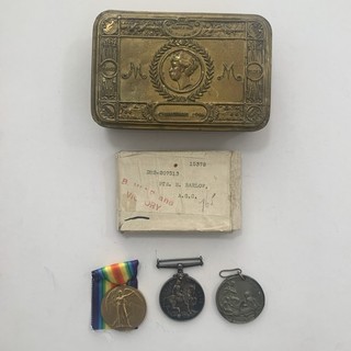 WW1 Medals Set Named with Princess Mary Tin