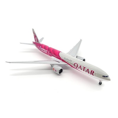 Herpa Wings Boeing 777-300 Qatar Airways World Cup 2022 Design 1:500