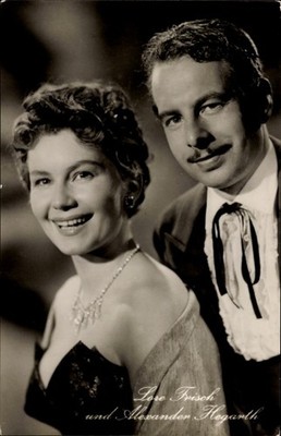 Postcard actor Lore Frisch and Alexander Hegarth - 11665251