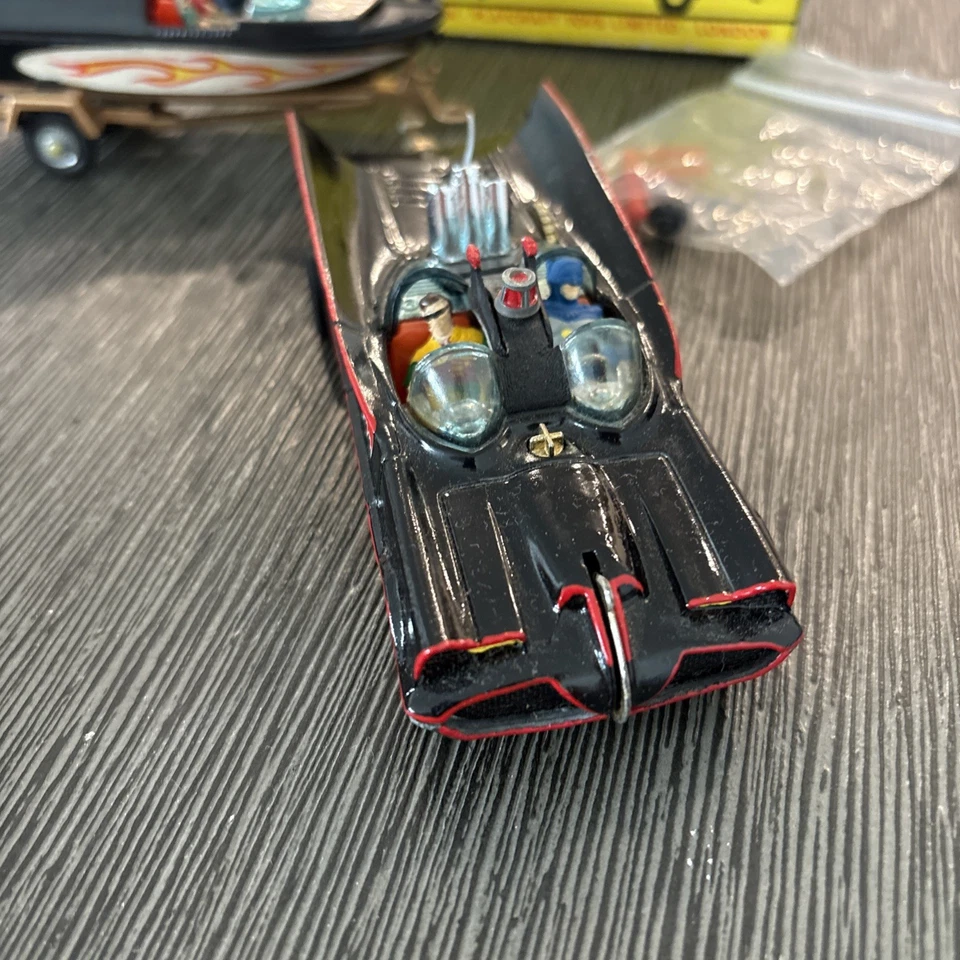 Corgi 107 1960s Batman 1st Issue Tin Batboat + Batmobile + Trailer w/figs VnMint - Image 3 of 4