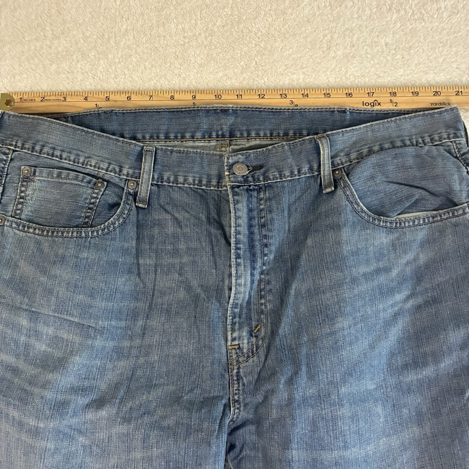 Levi's Jeans Men's 40x30 Loose Fit 569 Straight Leg 100% Cotton Med Wash thumbnail 2