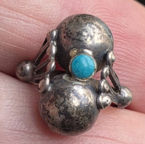 ~VINTAGE~MEXICO~"925"~STERLING~SILVER~w/~TURQUOISE~UNIQUE~ADJUSTABLE~SIZE~RING~