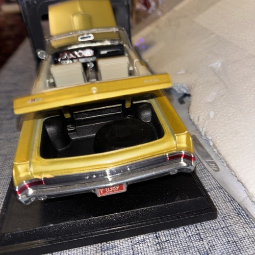 Maisto 31884 Maisto 1:18 Scale 1965 Pontiac GTO Hurst Edition Diecast Vehicle - - Picture 5 of 10