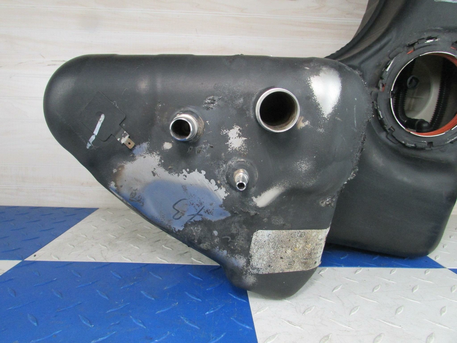 2017-2020 Audi R8 - RH Right Fuel Tank w/ Hoses 4S8201022