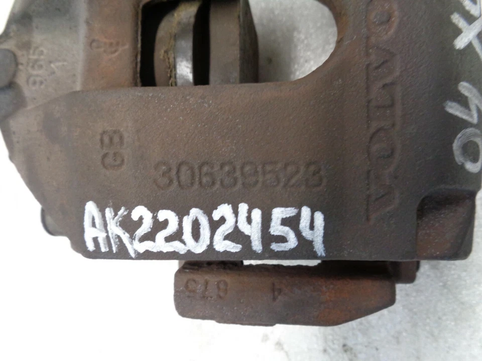 03-14 Volvo XC90 AWD Rear Left Driver Side Brake Caliper 30636354 OEM AK2202454 - Image 2 of 4