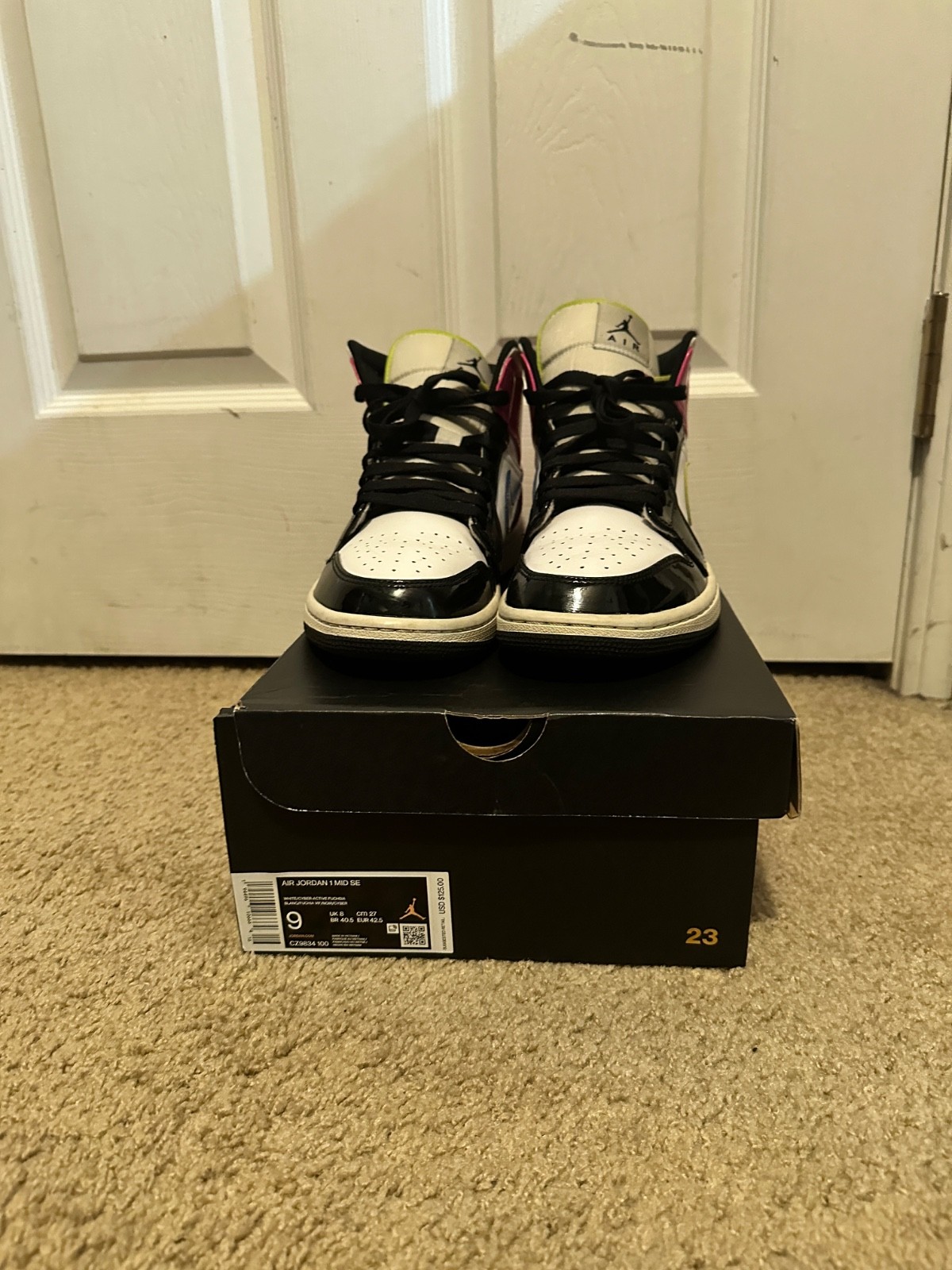 Size 9.5 - Air Jordan 1 SE Mid Cyber Active Fuchsia