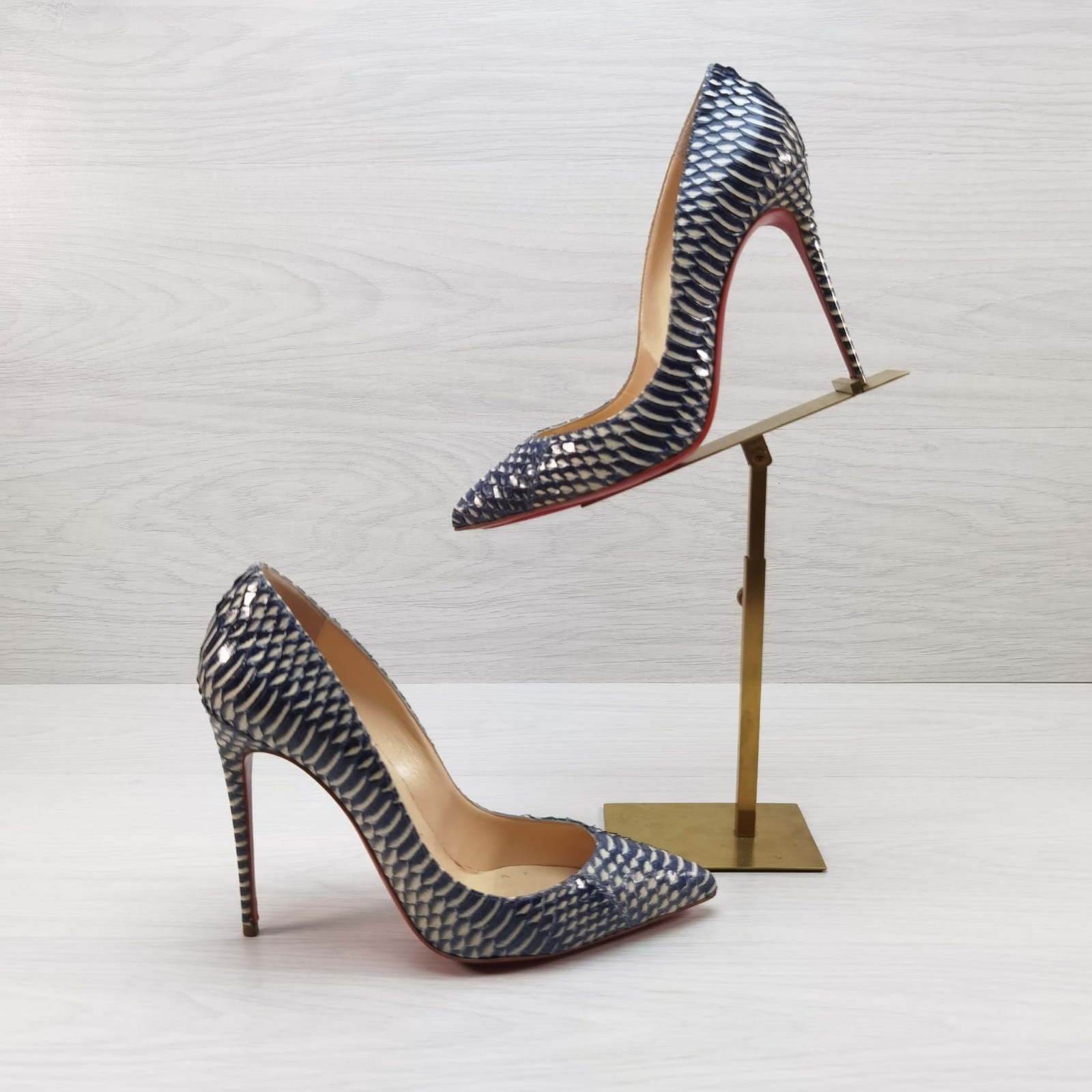 Christian Louboutin Pigalle Follies 100 Blue Watersnake EU 40 UK 7 US 10 Heels