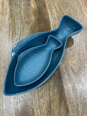 LE CREUSET STONEWARE CARIBBEAN BLUE FISH SHAPED DISH SET SM 6.25