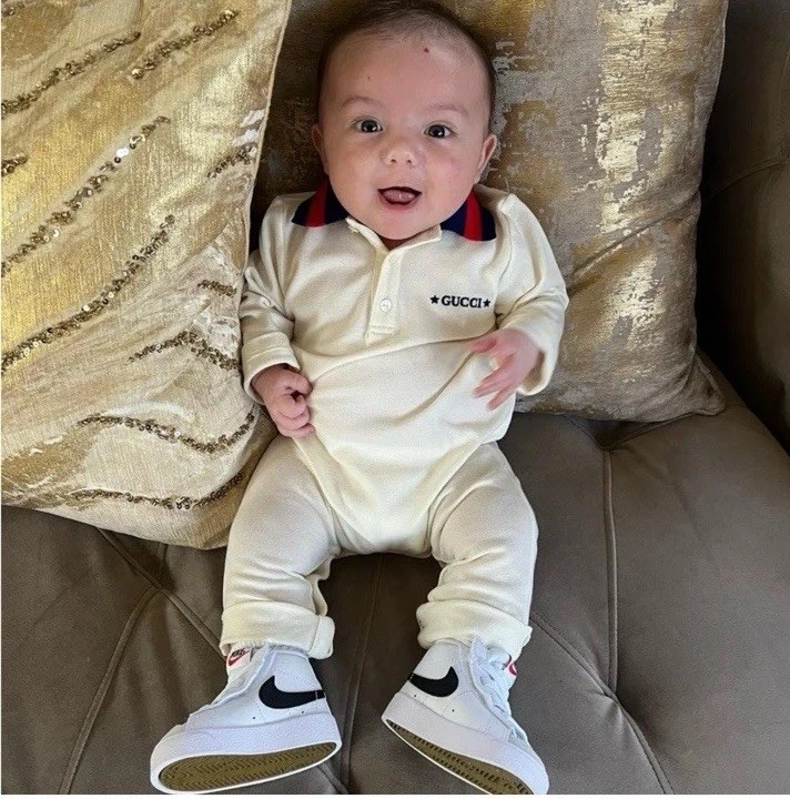 Mono Gucci Bebé Con Gorro Bordado Tigre Crema Niños Foto 3 de 4