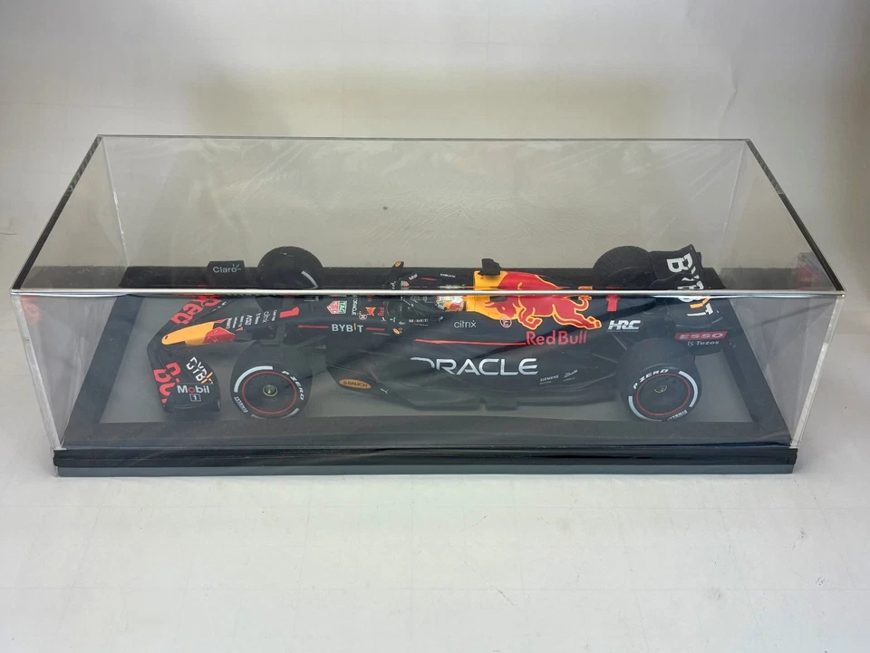 1:18 Spark Red Bull RB18 Winner Saudi Arabian GP 2022 #1 Max Verstappen 18S754 - Image 2 of 4