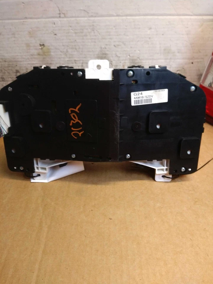 2015 INFINITI Q70 Speedometer Gauge OEM Grey 3.7L 82K Miles NJ25-21302-523887 - Image 3 of 4