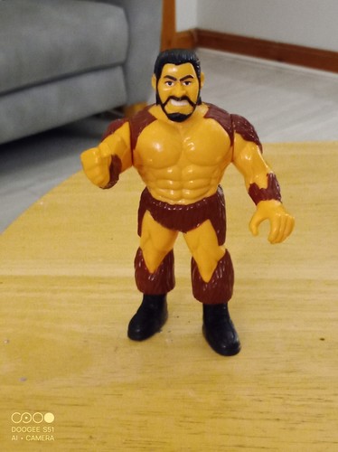 WWF HASBRO WRESTLING FIGURE GIANT Gonzalez...