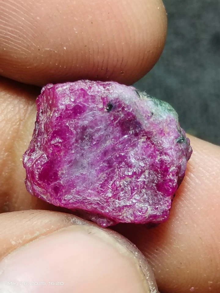 AAA Quality 100% Natural Red Ruby Rough from Earth Size 15X13X6 mm Weight 12 crt - Image 2 of 3