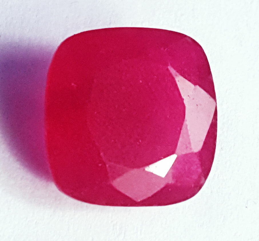 Bixbite (béryl Rouge) Naturel 9.00 Carats - Non Chauffé, Certifié GDL - Qualité Top