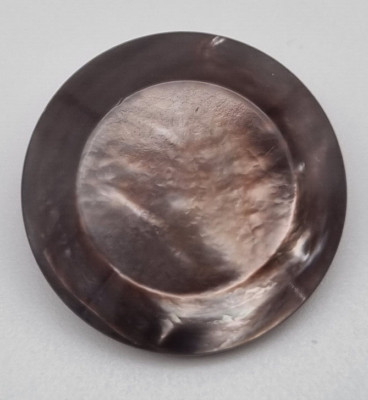 Dicker brauner Perlmutt Ösen-Knopf 12-23 mm / Mother-of-Pearl Button Bouton E41