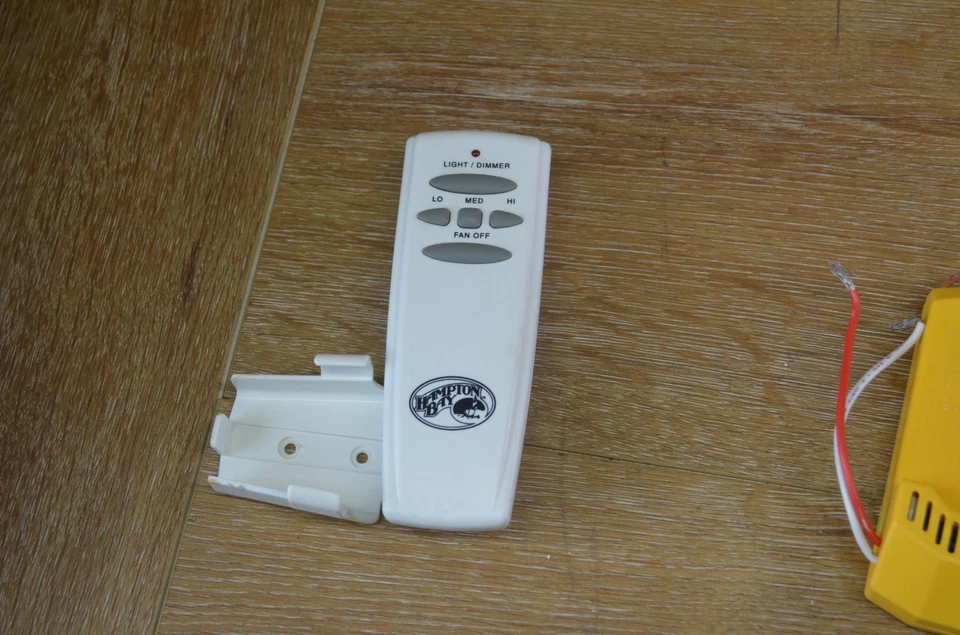 HAMPTON BAY Wireless Ceiling Fan / Light Control FAN-18 & Remote FAN-HD - Tested - Image 3 of 4