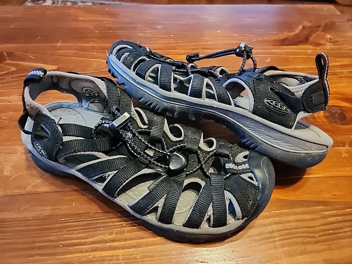 Sandali Keen donna Whisper punta chiusa sport acquatici neri asciugatura rapida taglia 6