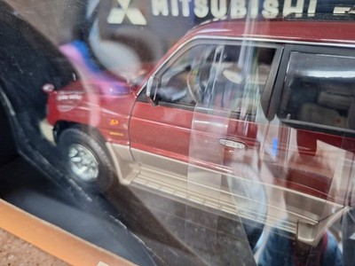 AutoArt 1 18 Mitsubishi Pajero GDI V6 3500 Diecast Model SUV Red