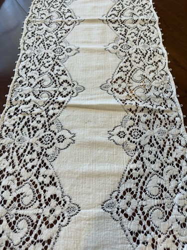 Vintage Beautiful Quaker Lace Dresser Scarf Runner