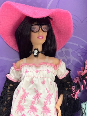 Barbie Collector Gold Label Anna Sui Boho Barbie Mattel J8514 NRFB  