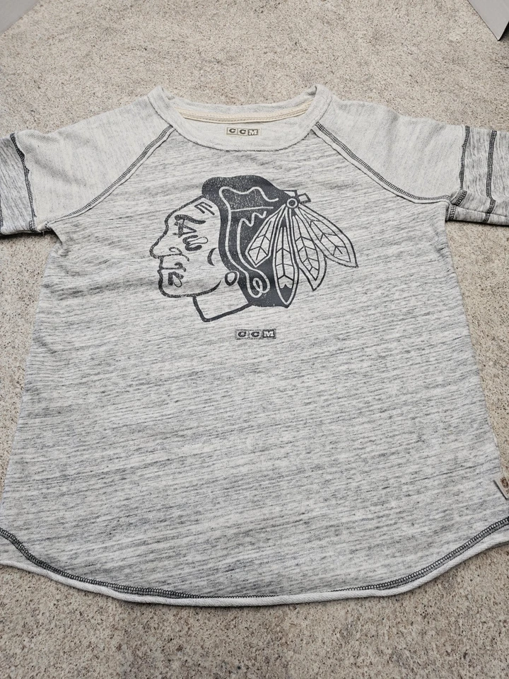 Suéter Pullover Gris Para Mujer Chicago Blackhawks NHL CCM Talla L Foto 2 de 4