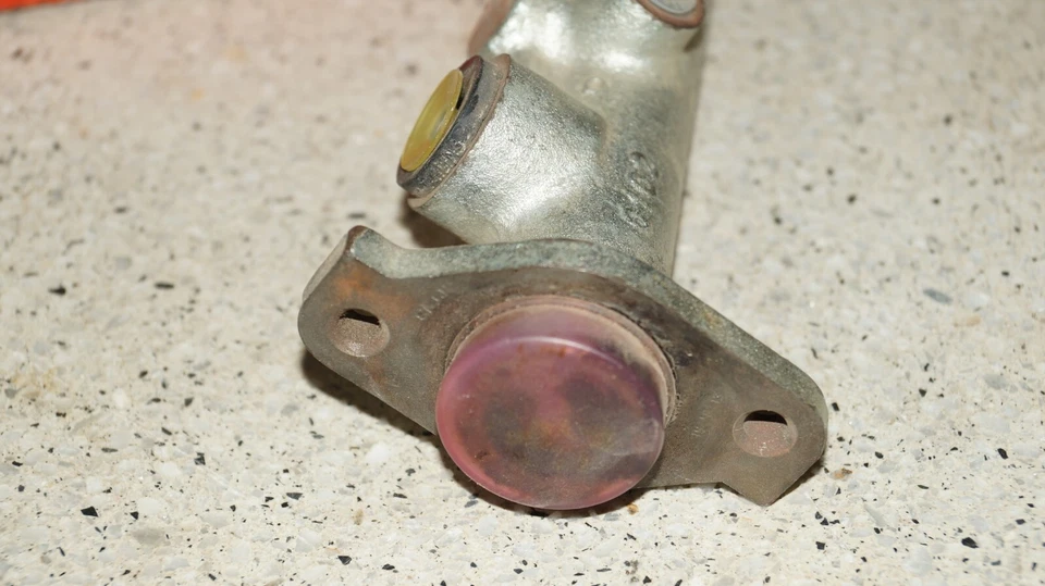 Nuevo de Lote Antiguo Girling Peugeot 305 204 304 doble circuito freno cilindro maestro Foto 3 de 4