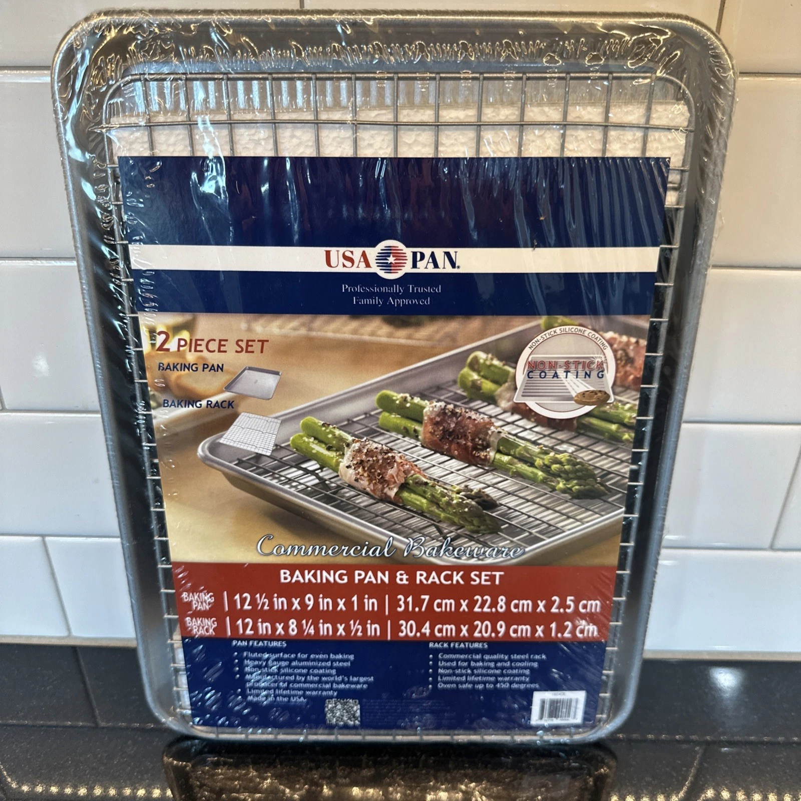 USA Pan Nonstick Quarter Sheet Pan and Cooling Rack Set for Baking and Roasting
Opens in a new windo