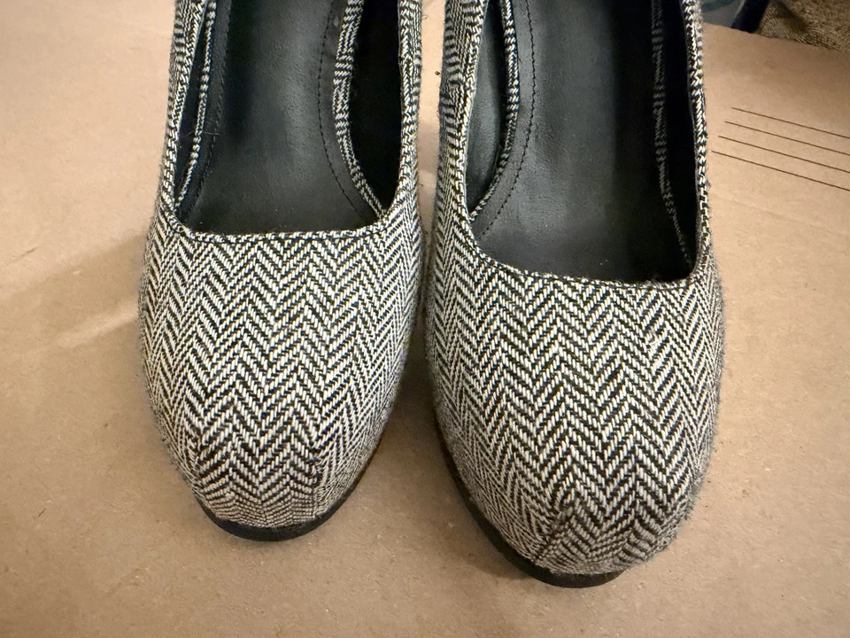 竹制 7.5 码黑色/白色人字形厚底高跟鞋,圆头,粗跟 — 第 4/4 张图片