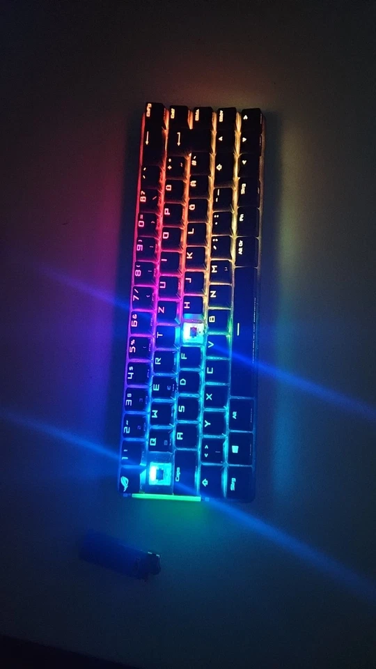 ASUS ROG Falchion Mechanische Gaming Tastatur 65% Wireless - Bild 3 von 3