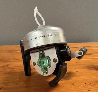 Johnson Century 100B Deluxe DLX Spincast Fishing Reel   Tested   Made in USA