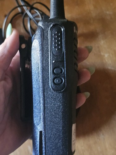 Motorola CP200d Two-Way Radio With Charging Base And Plug - Zdjęcie 7 z 7