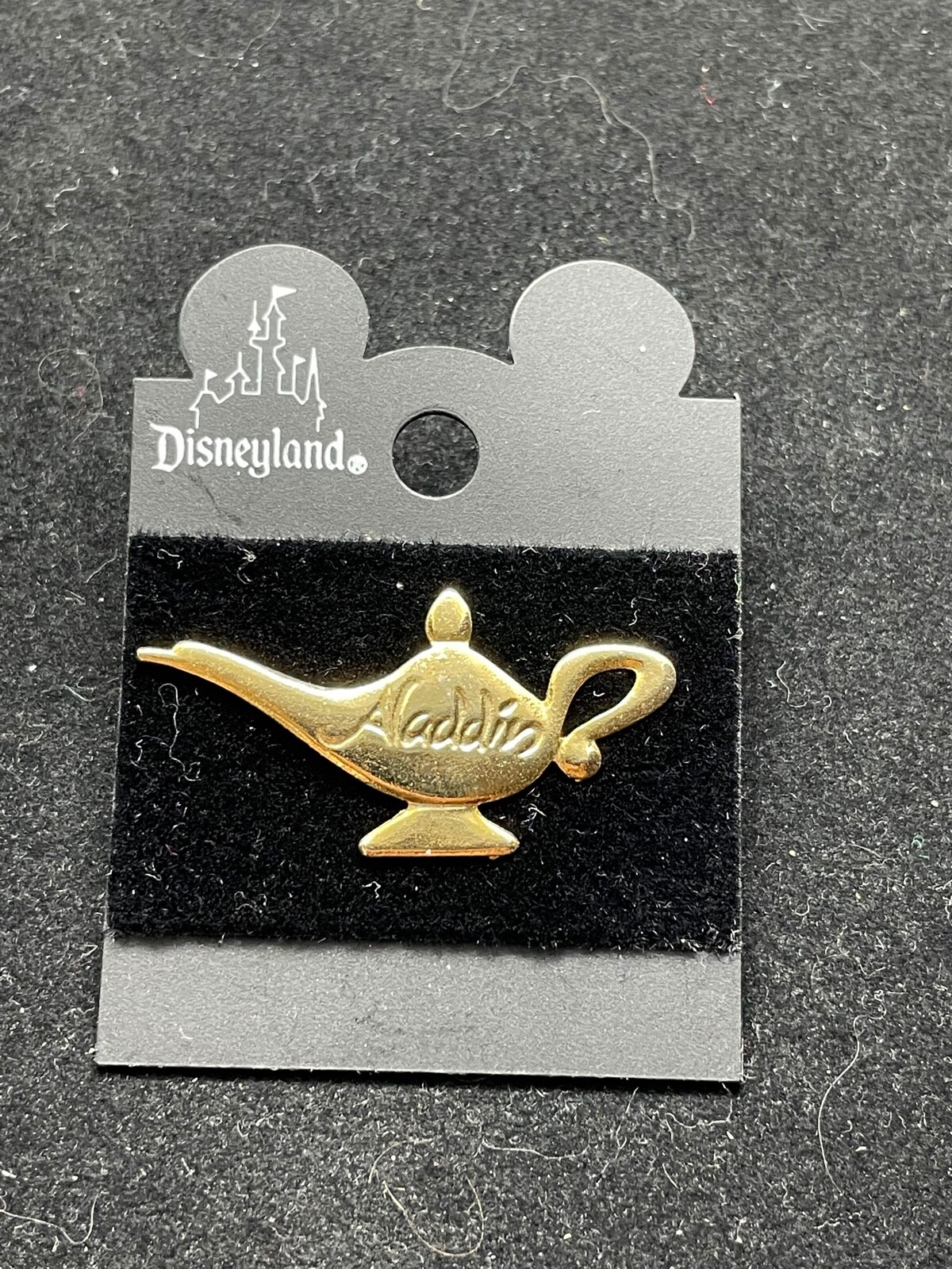 Disney Pin - CM Cast Member - Aladdin Lamp - Gold 9179