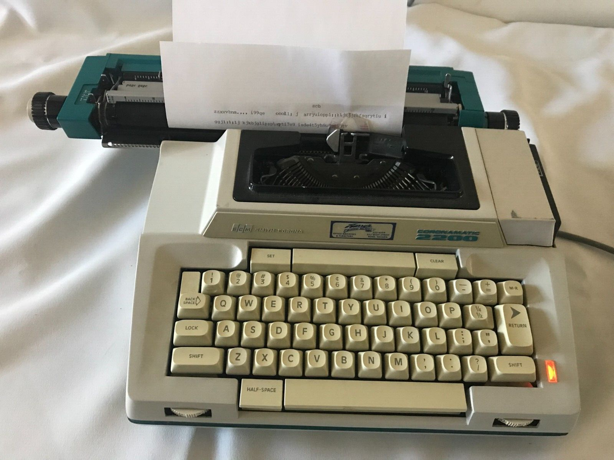Vintage Smith-Corona Coronamatic 2200 Electric Typewriter w/ Case 