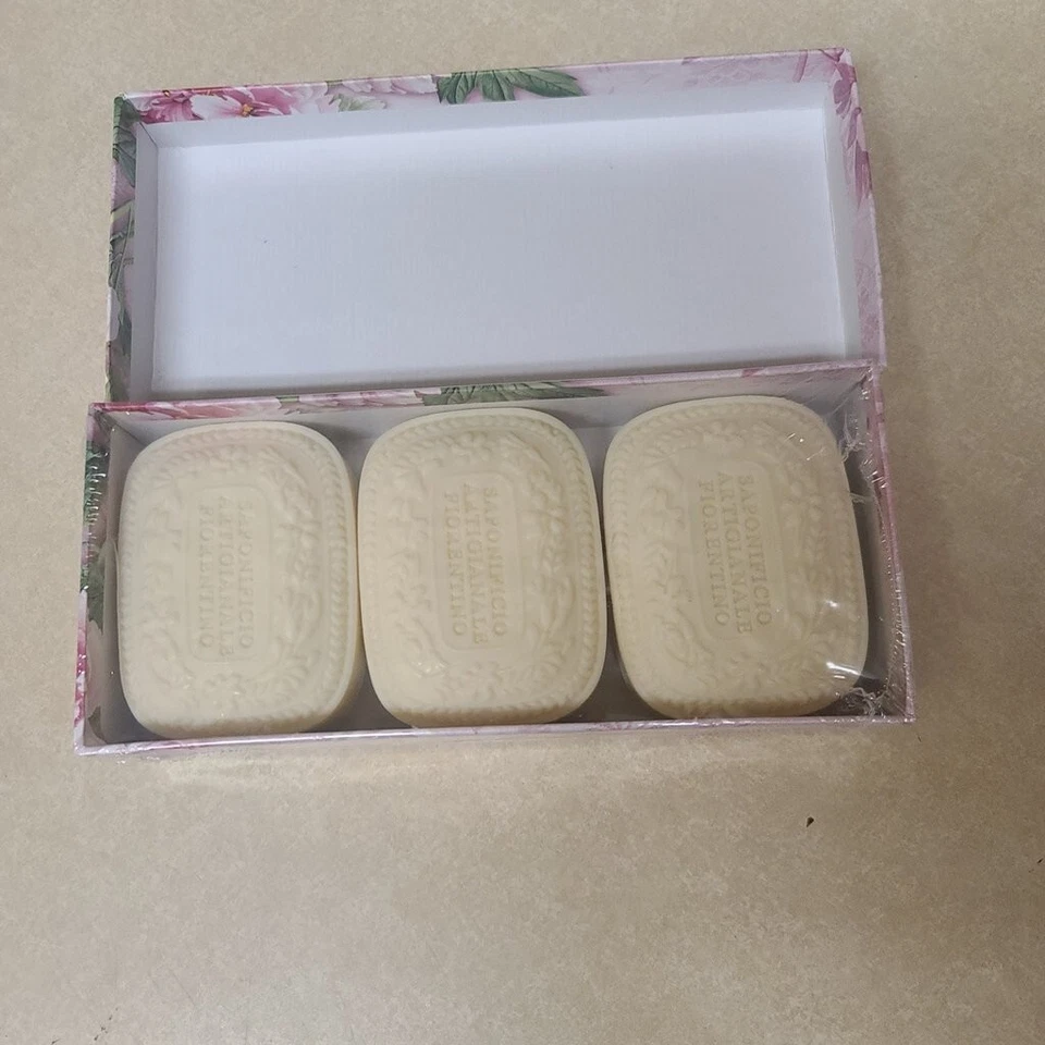 Jabones perfumados con peonía Saponificio Artigianale Fiorentino 3 x 4,4 oz. en caja de regalo Foto 3 de 4