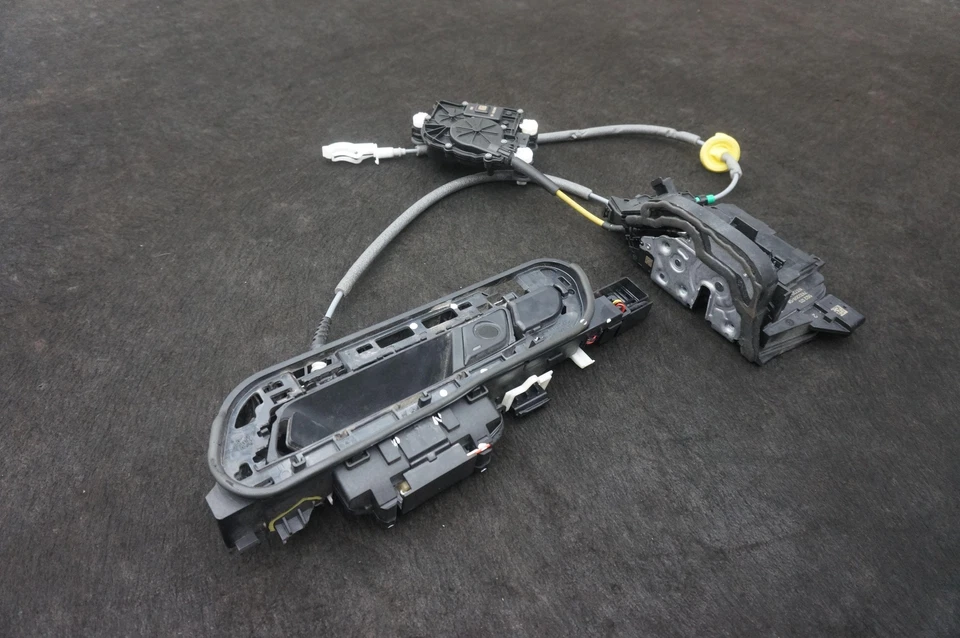 Manija de puerta trasera izquierda cierre suave accionamiento 51215A67B43 BMW 760I xDrive 2023-24 *Nota Foto 3 de 4