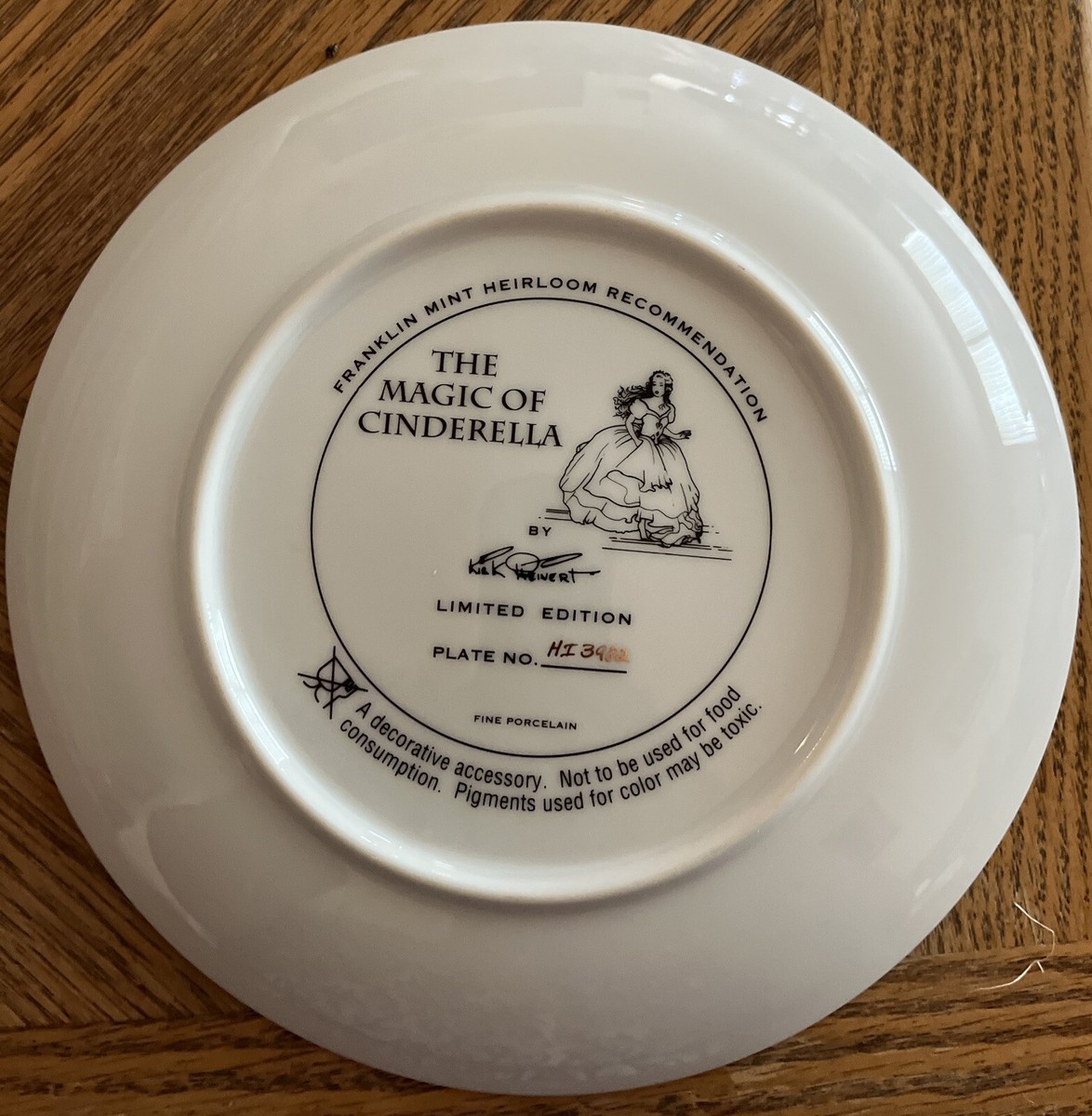 The Franklin Mint Heirloom Recommendation Cinderella Plate