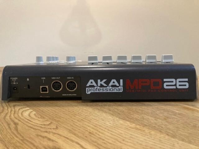 AKAI MPD26 USB/MIDI PAD コントローラー Amazon.com: AKAI Controlador de almohadilla USB/MIDI MPD26