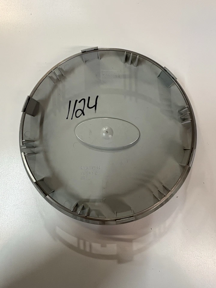 25557918 1995-1997 Buick Riviera OEM tapa central plástico plateado (1) Foto 2 de 3