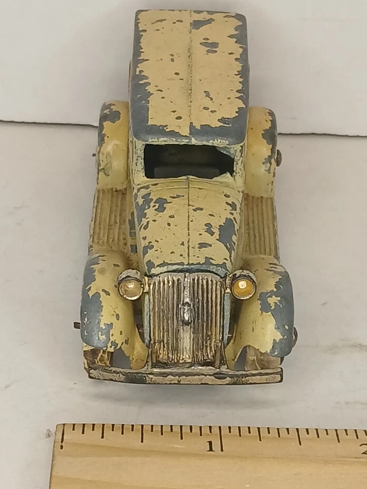 VINTAGE TOOTSIE TOY PRE-WAR GRAHAM AMBULANCE WHITE W/ RED CROSS CRACKED TIRES - Image 3 of 4