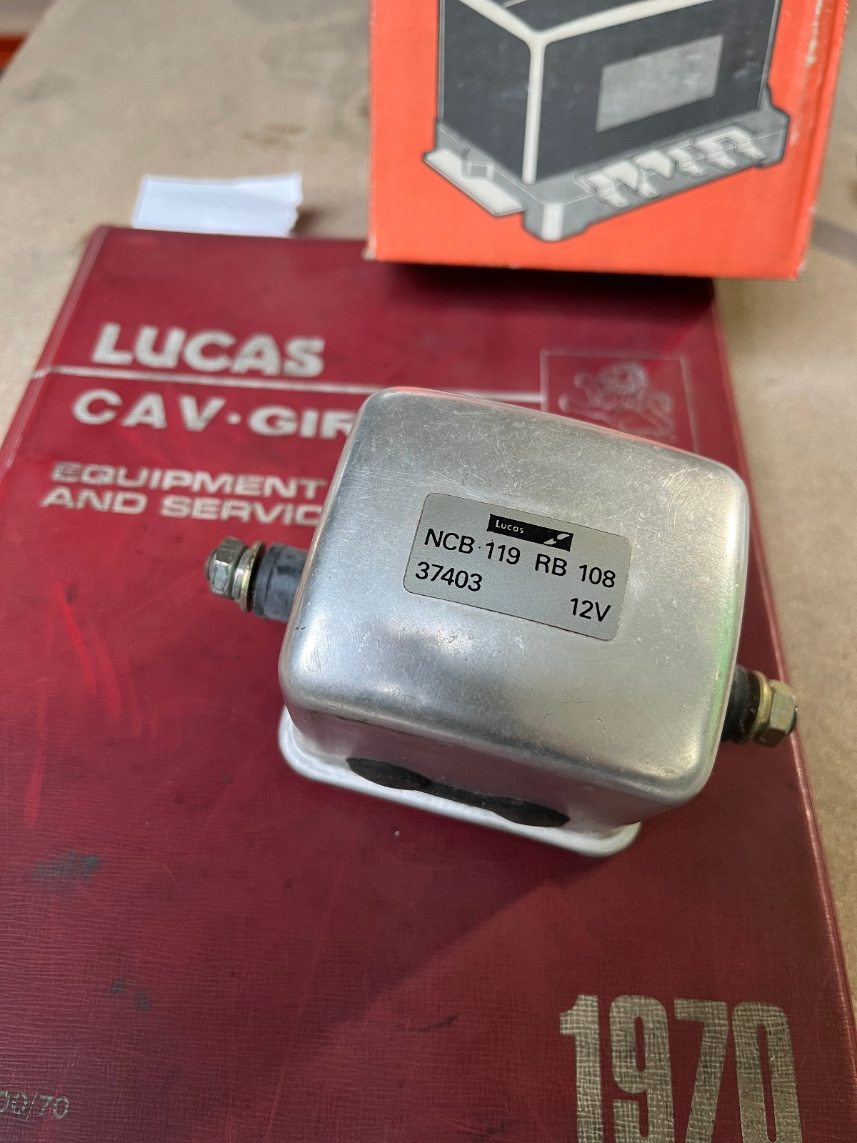 Régulateur dynamo 12V Lucas RB108 résout les problèmes de charge Massey Ferguson