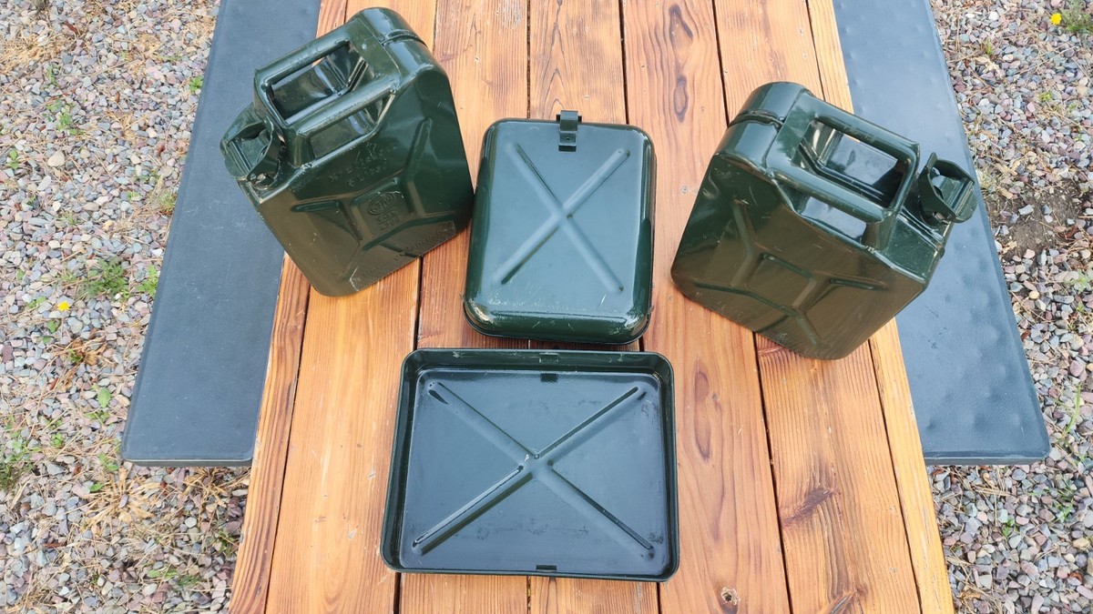 Vintage German Military Kraftstoff 5 Liter Jerry Can Set (TGL 4368