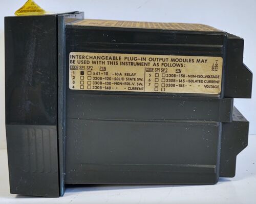 Dwyer 321 LOVE Temperature Controller - Picture 4 of 9