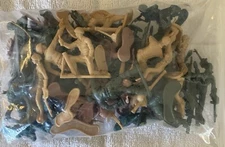 Vintage 2” plastic army men lot of 42 figures