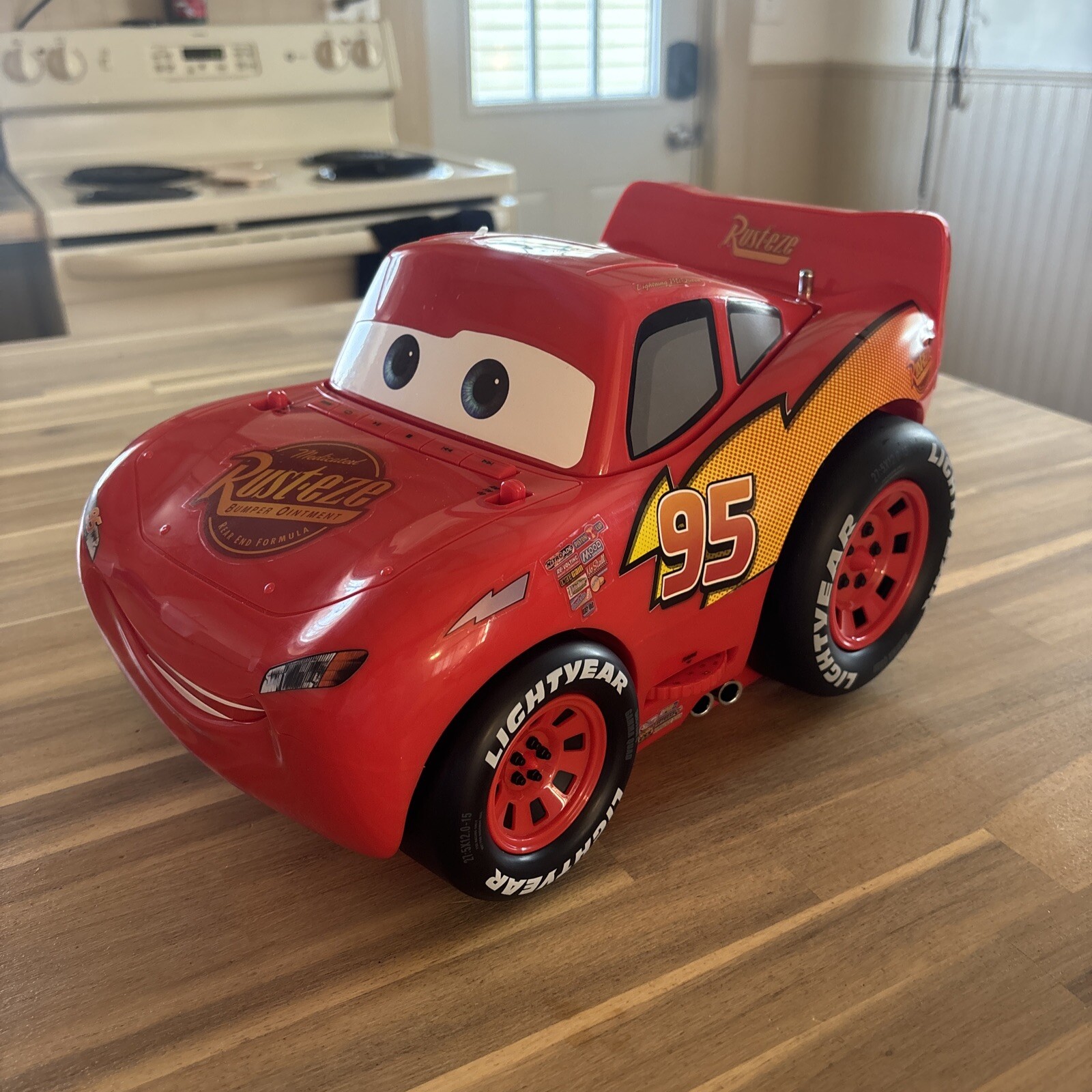New Open Box Cars Lightning McQueen CD Player Boombox AM/FM Radio Pixar