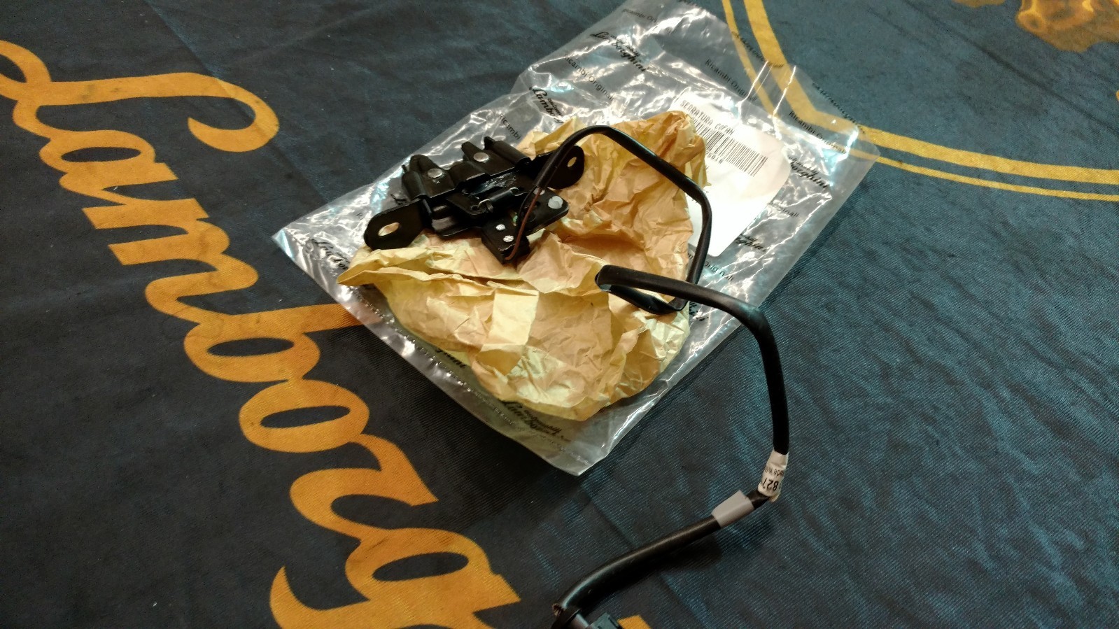 LAMBORGHINI MURCIELAGO COUPE ROADSTER FRONT REAR HOOD LOCK OEM 410827501B
