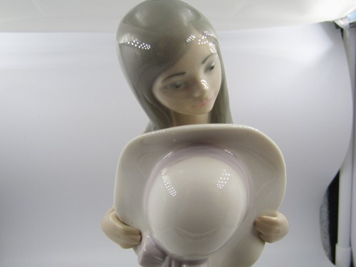 LLADRO PORZELLAN FIGUR - SCHÜCHTERNES MÄDCHEN MIT STROHHUT - Picture 6 of 8
