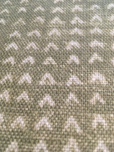 50cm x 137cm ANDREW MARTIN "Finch" Linen fabric small-scale Green Lichen - Picture 6 of 7