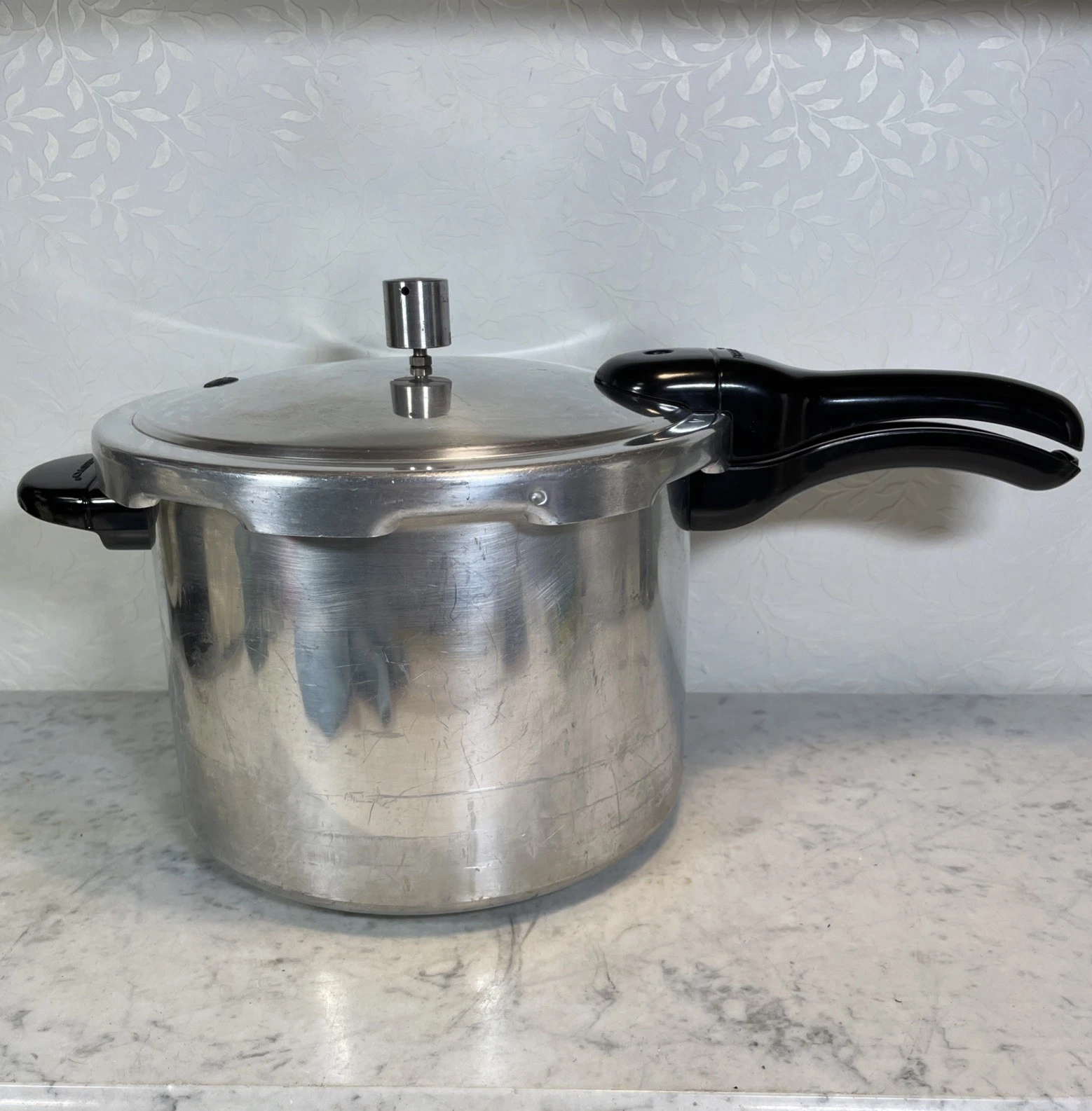 Presto 6 Quart Aluminum Pressure Cooker 409A Bimetal Clad Base 0126407