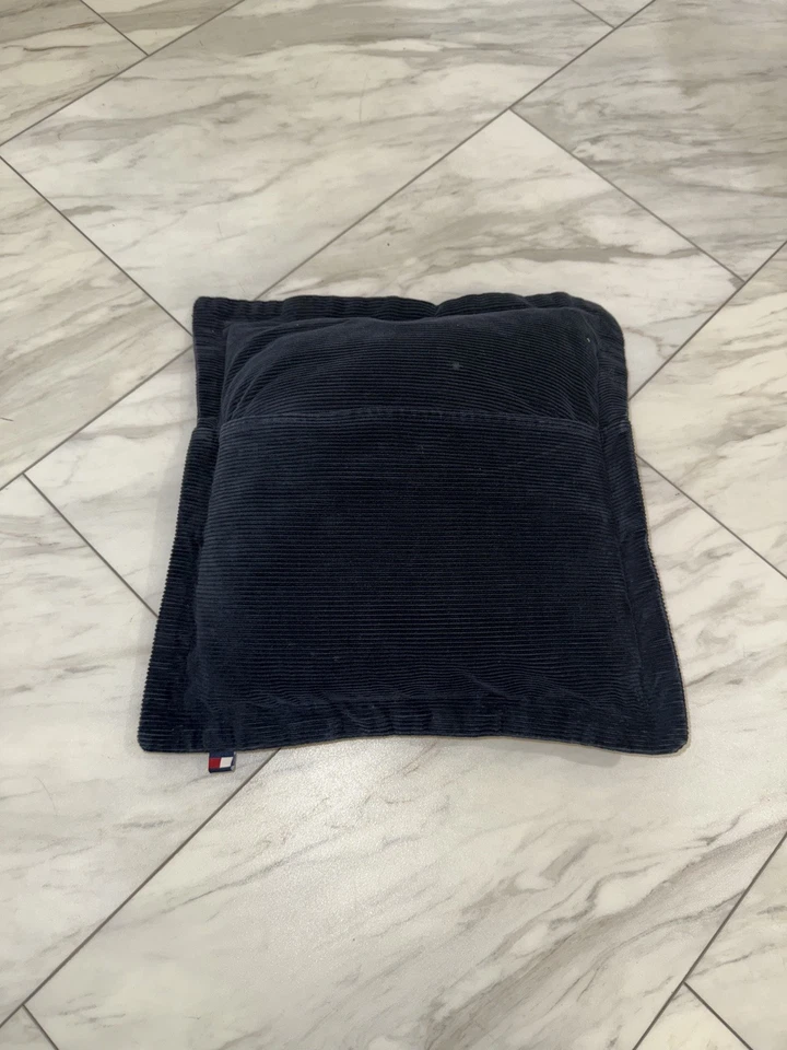 Almohada decorativa vintage años 90 Tommy Hilfiger bordada azul marino 16x16 Foto 3 de 4
