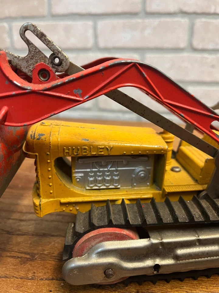 Vintage Hubley Diesel Front Loader Bulldozer Diecast Metal Toy + Extra Track - Image 2 of 4